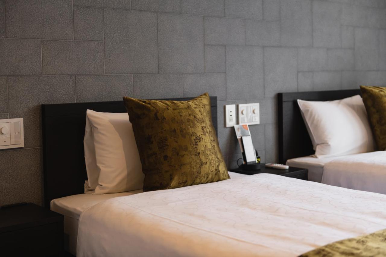 Grand Base Crane Lejlighedshotel Fukuoka  Eksteriør billede